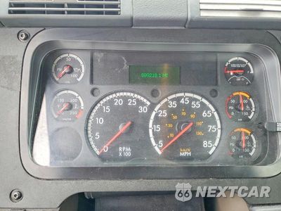 Zdjęcie 8 z 10 samochodu: 2016 FREIGHTLINER CASCADIA 125 SEMI TRUCK VIN:1FUBGEDV9GLHC5622 - miniatura
