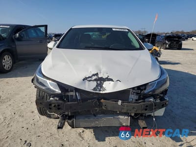 Piąte zdjęcie samochodu w środku: 2019 CHEVROLET CRUZE LT VIN:1G1BE5SM5K7109614 - miniatura