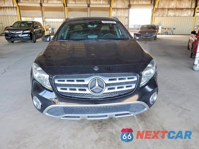 Piąte zdjęcie samochodu w środku: 2018 MERCEDES-BENZ GLA 250 VIN:WDCTG4EB6JJ401715 - miniatura