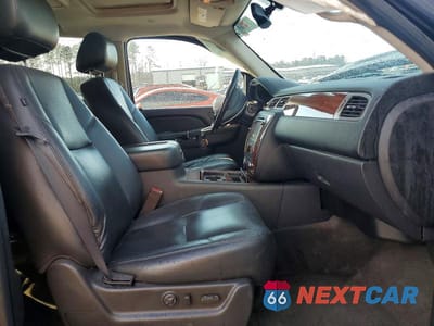 Zdjęcie 7 z 14 samochodu: 2012 CHEVROLET SUBURBAN K1500 LTZ VIN:1GNSKKE74CR302287 - miniatura