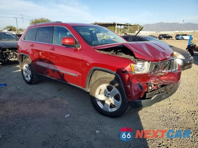Czwarte zdjęcie samochodu z boku: 2013 JEEP GRAND CHEROKEE LAREDO VIN:1C4RJFAG1DC528587 - miniatura