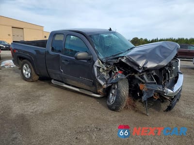 Czwarte zdjęcie samochodu z boku: 2011 CHEVROLET SILVERADO K1500 LT VIN:1GCRKSE39BZ419981 - miniatura