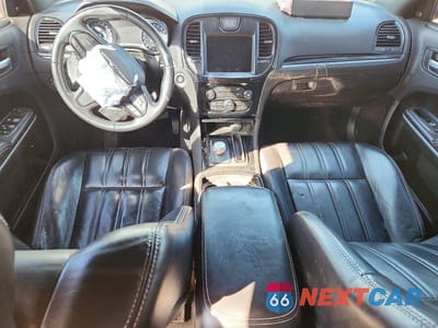 Zdjęcie 8 z 12 samochodu: 2019 CHRYSLER 300 S VIN:2C3CCABG0KH639874 - miniatura