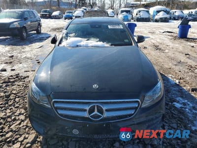 Piąte zdjęcie samochodu w środku: 2018 MERCEDES-BENZ E 300 4MATIC VIN:WDDZF4KB5JA396777 - miniatura