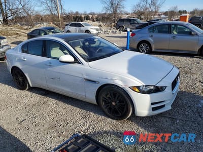 Czwarte zdjęcie samochodu z boku: 2017 JAGUAR XE PREMIUM VIN:SAJAD4BG9HA964694 - miniatura