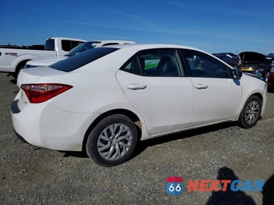 Trzecie zdjęcie samochodu z tyłu: 2019 TOYOTA COROLLA L VIN:5YFBURHE4KP879058 - miniatura