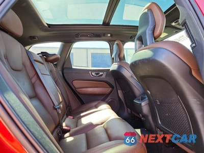 Zdjęcie 11 z 12 samochodu: 2018 VOLVO XC60 T5 MOMENTUM VIN:YV4102RK7J1089076 - miniatura