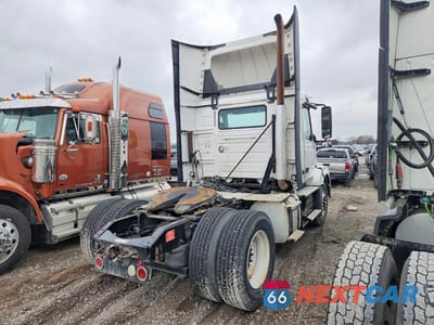 Czwarte zdjęcie samochodu z boku: 2017 VOLVO VNL SEMI TRUCK VIN:4V4N39TG6HN988043 - miniatura