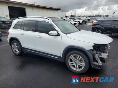 Czwarte zdjęcie samochodu z boku: 2020 MERCEDES-BENZ GLB 250 VIN:W1N4M4GB3LW039857 - miniatura