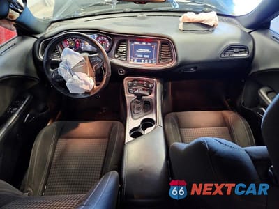 Zdjęcie 8 z 12 samochodu: 2018 DODGE CHALLENGER SXT VIN:2C3CDZAG4JH218798 - miniatura