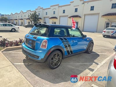 Czwarte zdjęcie samochodu z boku: 2010 MINI COOPER S VIN:WMWMF7C52ATZ69697 - miniatura