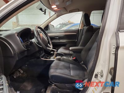 Zdjęcie 7 z 13 samochodu: 2017 MITSUBISHI OUTLANDER ES VIN:JA4AZ2A31HZ060417 - miniatura