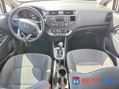 Zdjęcie 8 z 11 samochodu: 2012 KIA RIO 5-DOOR LX VIN:KNADM5A31C6014760 - miniatura