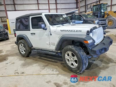 Czwarte zdjęcie samochodu z boku: 2020 JEEP WRANGLER SPORT VIN:1C4GJXAN0LW136080 - miniatura