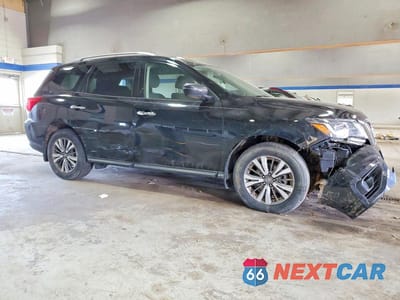 Czwarte zdjęcie samochodu z boku: 2019 NISSAN PATHFINDER S VIN:5N1DR2MM2KC597164 - miniatura