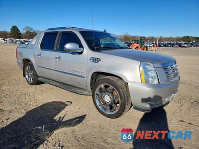 Czwarte zdjęcie samochodu z boku: 2010 CADILLAC ESCALADE EXT LUXURY VIN:3GYVKMEF4AG256640 - miniatura