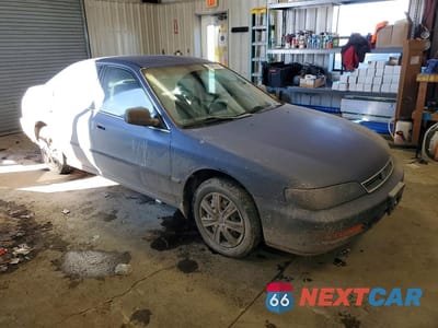 Czwarte zdjęcie samochodu z boku: 1996 HONDA ACCORD LX VIN:1HGCD5535TA137145 - miniatura