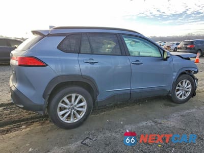 Trzecie zdjęcie samochodu z tyłu: 2022 TOYOTA COROLLA CROSS LE VIN:7MUCAABG6NV004672 - miniatura