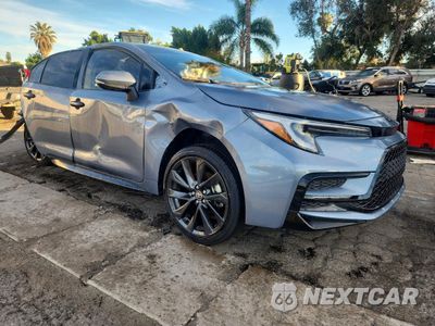 Czwarte zdjęcie samochodu z boku: 2025 TOYOTA COROLLA HYBRID SE VIN:JTDBCMFE6SJ040333 - miniatura