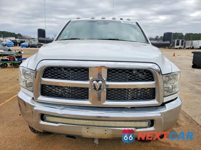 Piąte zdjęcie samochodu w środku: 2018 RAM 2500 ST VIN:3C6UR5HL6JG403343 - miniatura