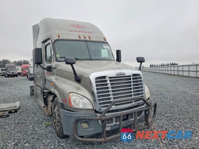 2018 FREIGHTLINER CASCADIA 125 SEMI TRUCK 3AKJGLDR9JSHU4903 - główne zdjęcie licytacji z USA - miniatura