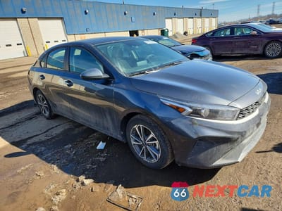 Czwarte zdjęcie samochodu z boku: 2024 KIA FORTE LXS VIN:3KPF24AD1RE769401 - miniatura