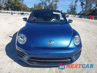 Piąte zdjęcie samochodu w środku: 2017 VOLKSWAGEN BEETLE S/SE VIN:3VW517AT6HM813658 - miniatura