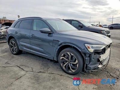 Czwarte zdjęcie samochodu z boku: 2024 AUDI Q8 E-TRON PREMIUM PLUS VIN:WA15AAGE3RB011421 - miniatura