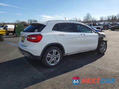 Trzecie zdjęcie samochodu z tyłu: 2019 MERCEDES-BENZ GLA 250 4MATIC VIN:WDCTG4GB6KU004146 - miniatura
