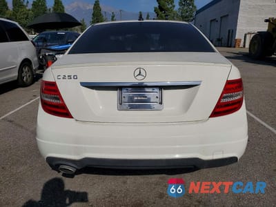Zdjęcie 6 z 12 samochodu: 2012 MERCEDES-BENZ C 250 VIN:WDDGF4HB8CA610498 - miniatura