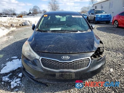 Piąte zdjęcie samochodu w środku: 2015 KIA FORTE LX VIN:KNAFX4A62F5340873 - miniatura