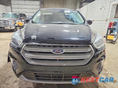 Piąte zdjęcie samochodu w środku: 2017 FORD ESCAPE SE VIN:1FMCU9GD2HUB15696 - miniatura