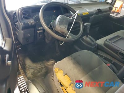 Zdjęcie 8 z 13 samochodu: 2004 ISUZU NPR BOX TRUCK VIN:JALB4B14847002312 - miniatura