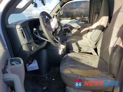 Zdjęcie 7 z 13 samochodu: 2023 CHEVROLET EXPRESS 2500 CARGO UTILITY / SERVICE VAN VIN:1GCWGAFPXP1208309 - miniatura