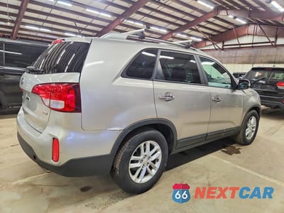 Trzecie zdjęcie samochodu z tyłu: 2015 KIA SORENTO LX VIN:5XYKTCA6XFG651532 - miniatura