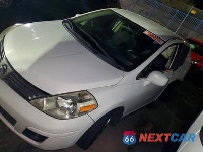 2007 NISSAN VERSA 1.8 S 3N1BC11E57L441817 - główne zdjęcie licytacji z USA - miniatura