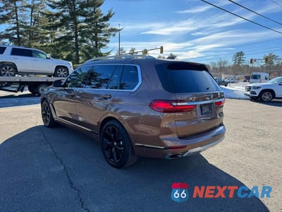 Czwarte zdjęcie samochodu z boku: 2020 BMW X7 XDRIVE40I VIN:5UXCW2C09L9A00387 - miniatura