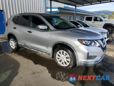 Czwarte zdjęcie samochodu z boku: 2018 NISSAN ROGUE S VIN:KNMAT2MT5JP529478 - miniatura