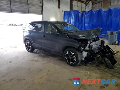 Czwarte zdjęcie samochodu z boku: 2025 KIA SELTOS EX VIN:KNDER2AA6S7803145 - miniatura