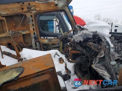 Piąte zdjęcie samochodu w środku: 2014 VOLVO VNL SEMI TRUCK VIN:4V4NC9EH5EN162222 - miniatura