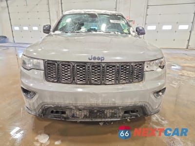Piąte zdjęcie samochodu w środku: 2020 JEEP GRAND CHEROKEE LAREDO VIN:1C4RJFAG5LC165872 - miniatura