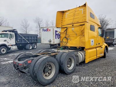 Czwarte zdjęcie samochodu z boku: 2007 VOLVO VNL SEMI TRUCK VIN:4V4NC9EH1KN196850 - miniatura