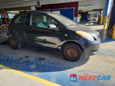 Czwarte zdjęcie samochodu z boku: 2007 TOYOTA YARIS BASE VIN:JTDJT923875137806 - miniatura