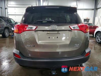 Zdjęcie 6 z 13 samochodu: 2015 TOYOTA RAV4 XLE VIN:JTMRFREV8FD139423 - miniatura