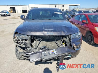 Piąte zdjęcie samochodu w środku: 2019 JEEP GRAND CHEROKEE LAREDO VIN:1C4RJFAG3KC726956 - miniatura