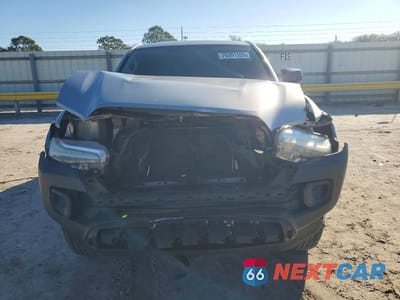 Piąte zdjęcie samochodu w środku: 2017 TOYOTA TACOMA SR VIN:5TFRX5GN3HX087266 - miniatura