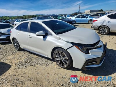 Czwarte zdjęcie samochodu z boku: 2021 TOYOTA COROLLA XSE VIN:5YFT4MCE3MP066103 - miniatura