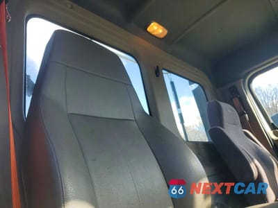 Zdjęcie 6 z 10 samochodu: 2015 FREIGHTLINER CASCADIA SEMI TRUCK VIN:1FUBGEDV8FLGH4743 - miniatura