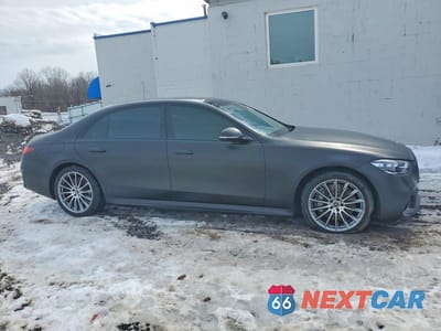 Czwarte zdjęcie samochodu z boku: 2022 MERCEDES-BENZ S 580 4MATIC VIN:W1K6G7GB3NA134661 - miniatura