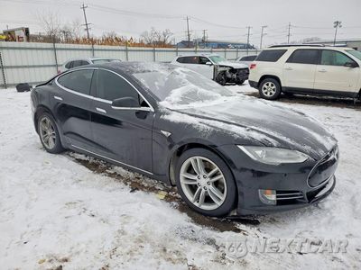 Czwarte zdjęcie samochodu z boku: 2015 TESLA MODEL S VIN:5YJSA1E27FF119731 - miniatura